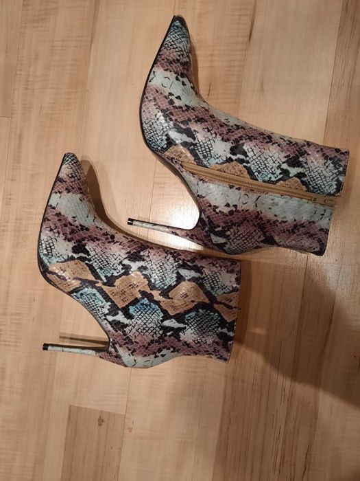 Botki skóra  ekologiczna  wężowy wzór  kolorowe nowe 38