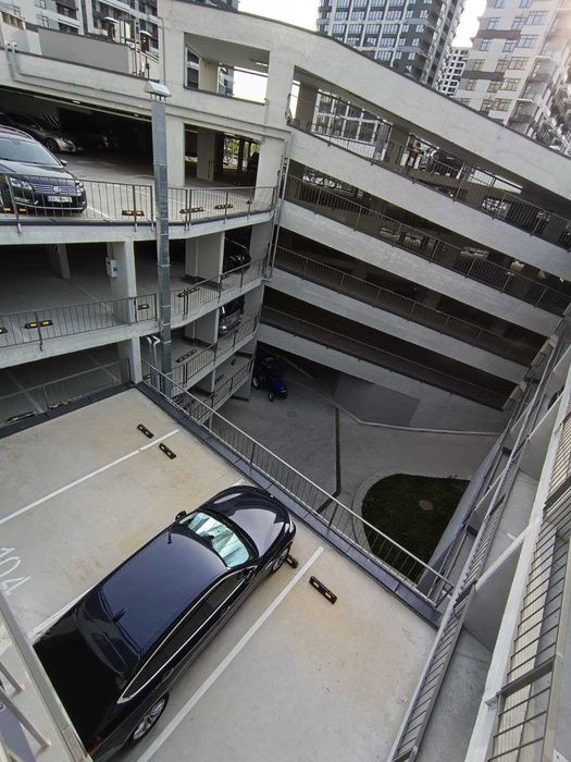 ЖК Варшавский. Олександра Олеся 2. Паркинг 14 м2