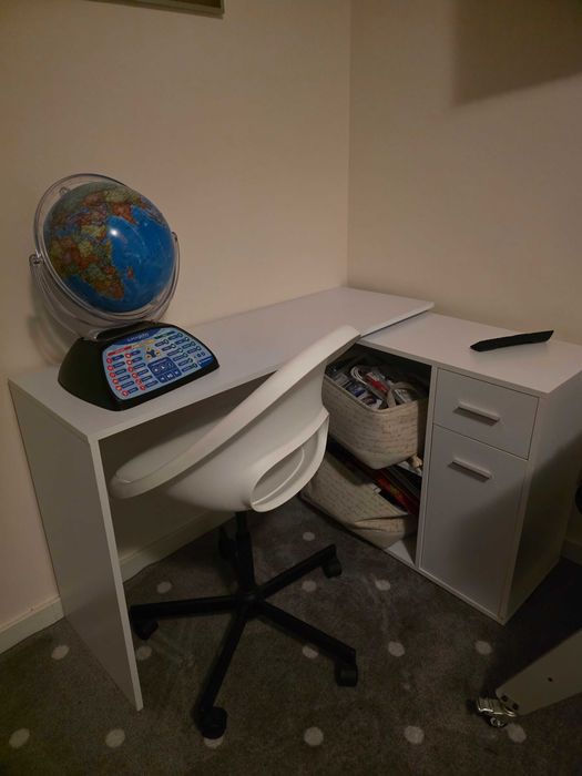 Secretária +cadeira