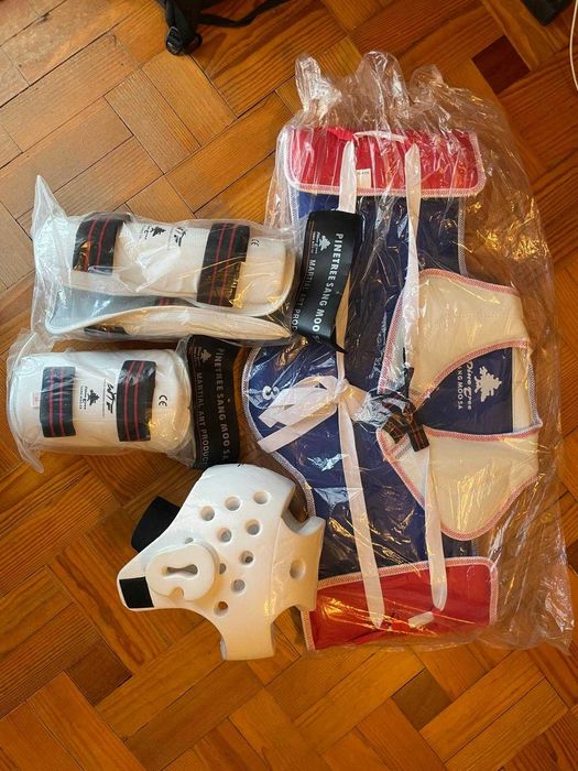 Conjunto de Proteções de Taekwondo