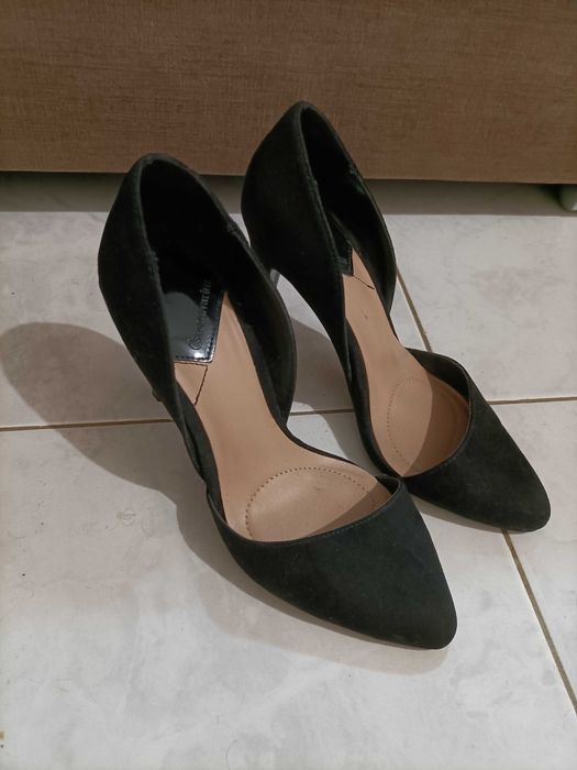 Sapato de salto alto preto