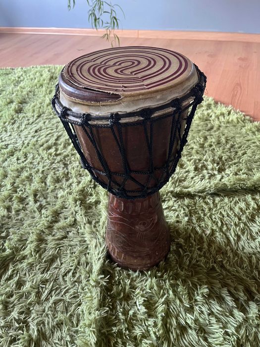 Djembe, wysokość 45 cm, średnica 20 cm