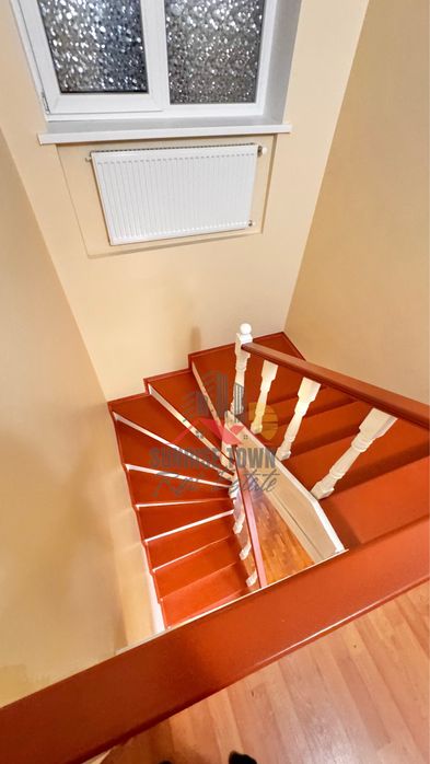 Здам 4 х кімнатний будинок у районі Епіцентру зі своїм двором і АО