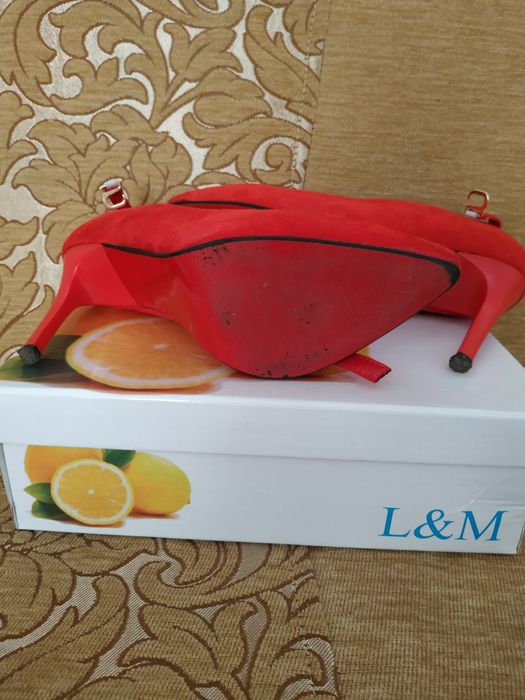 Жіноче гарне взуття