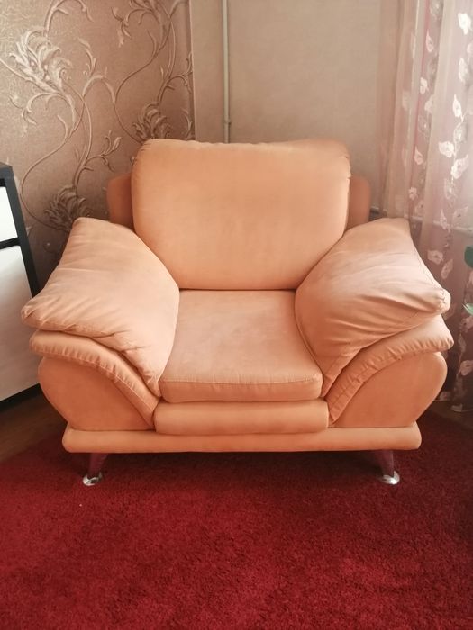 Продам диван и два кресла