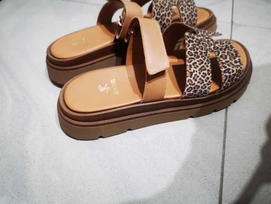 Klapki Beżowo Koniakowe Kordel