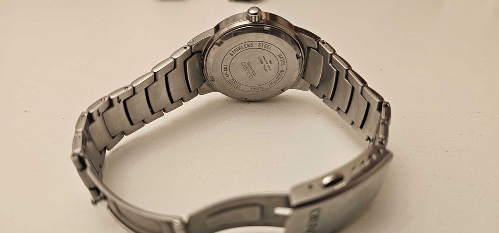 Casio edifice czerwong