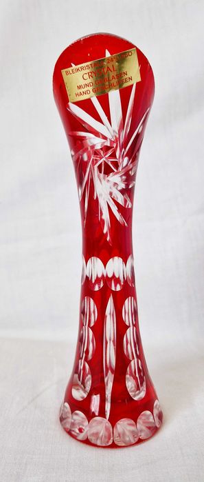 Elegancki Rubinowy Kryształ 24% PbO – Wazon Crystal – Ręczny Szlif