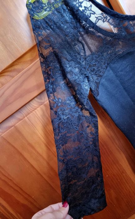 Vestido preto justo e com renda H&M, tamanho 34