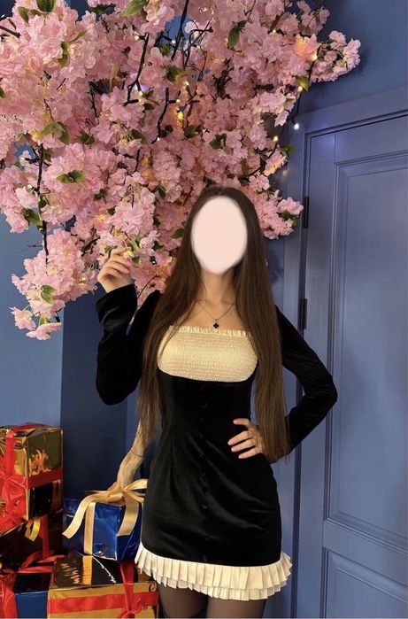 Модна чорна сукня з білими рюшами, стильна, розмір XS-S