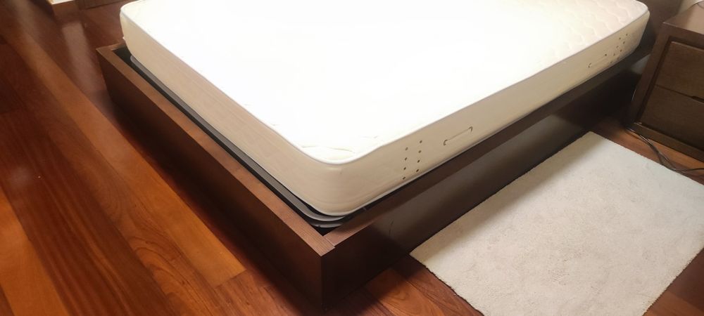 Cama de casal usada