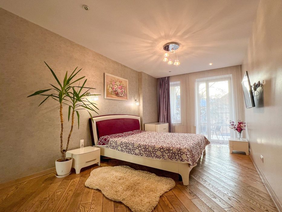 !БЕЗ КОМІСІЇ 3-кімнатна квартира з терасами у ближньому  центрі Львова