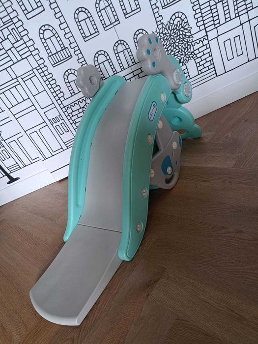 zjeżdżalnia lub bujak dla dziecka