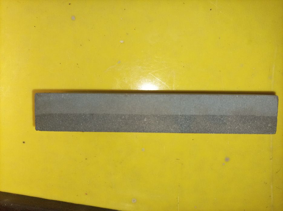 Вінтажний заточний камінь карборунд у дерев’яному боксі