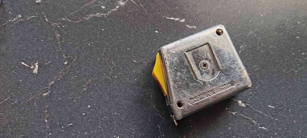Lote componentes eletrônicos, bateria e fita métrica