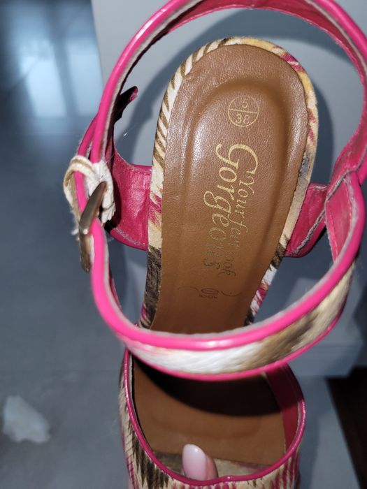 Sandały na platformie