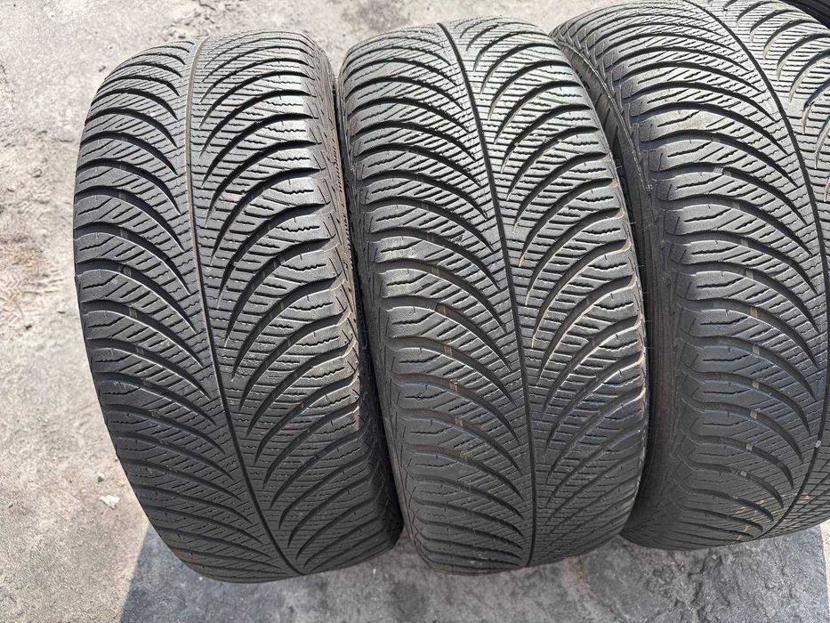 Шини зима 215/55/R17 GoodYear Vector4Seasons