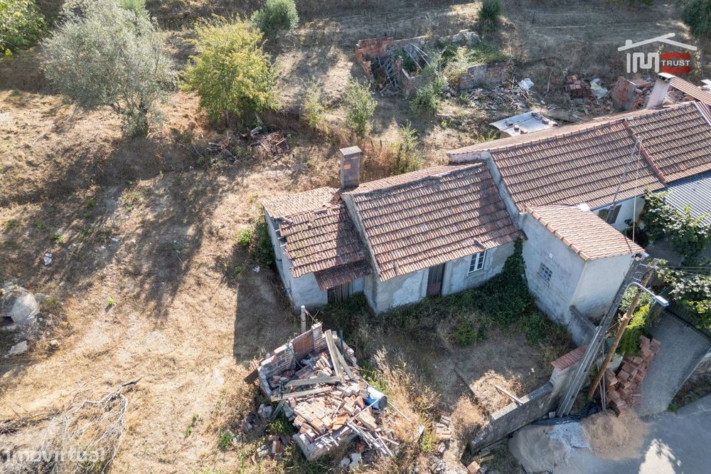 Moradia T2 Em Seiça Inserida Num Terreno Com 707 M²
