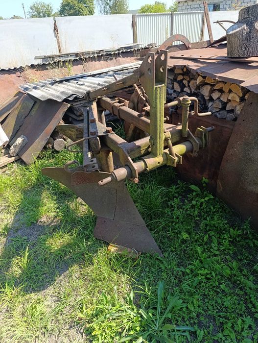 Продам 2-корпусний плуг б/у