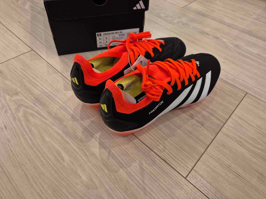 Buty piłkarskie korki adidas Predator PRO MG IG7733 rozmiar 42