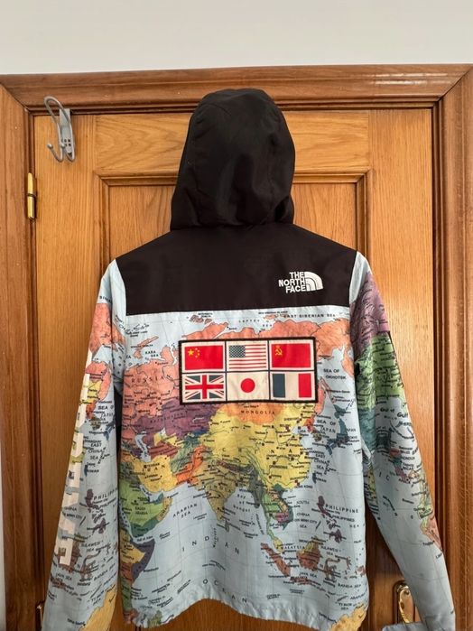 Supreme x The North Face