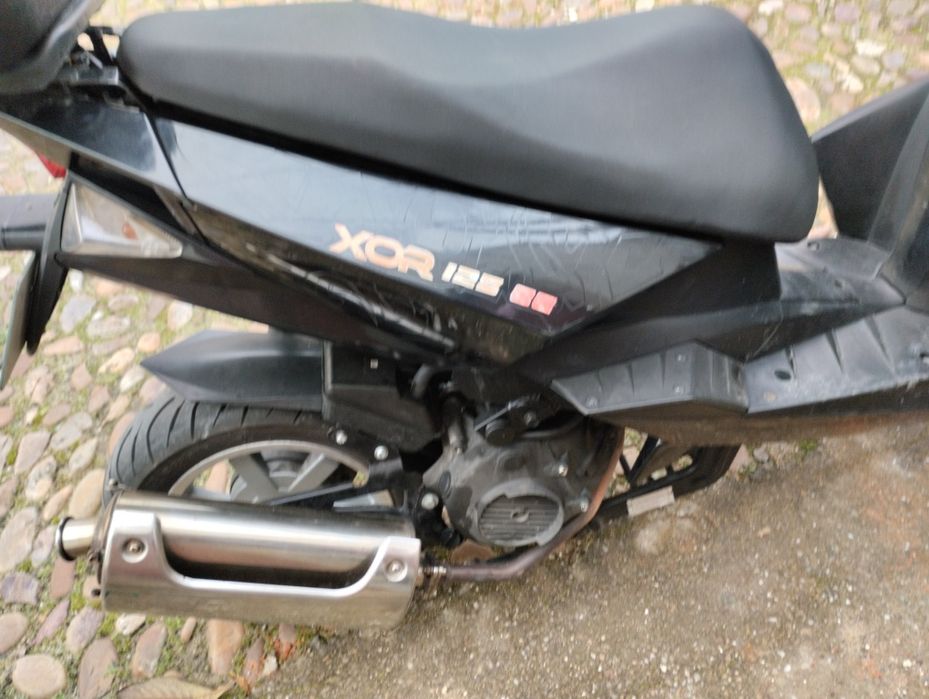 Vendo moto genéric cor 125 cc