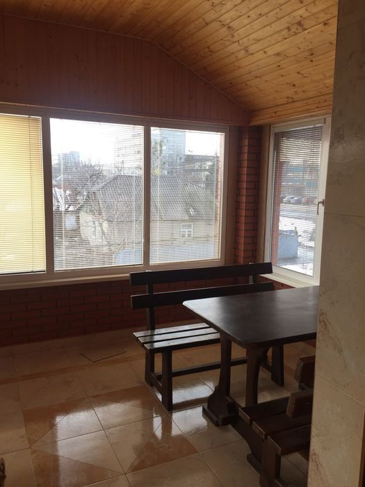 Сдам Таунхаус для 4-7чол. 140м2. Киргизская ( гараж)