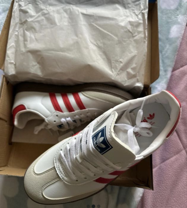 Adidas samba OG novos em branco e Vermelho. T43