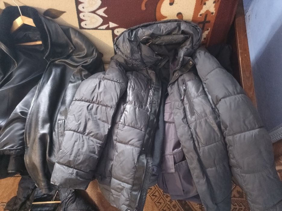 Продам зимові куртки