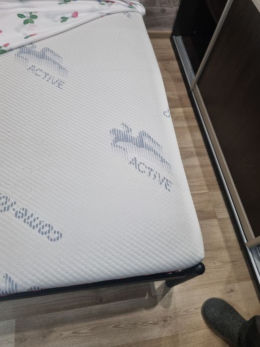 Продам ліжко з матрацом