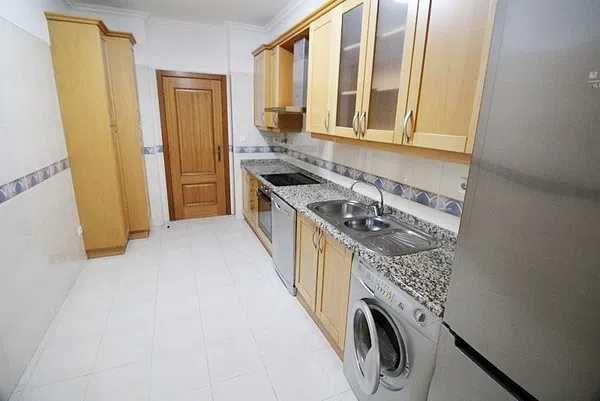 Arrendamento de apartamento T2 na Rua António Maria de Sousa
