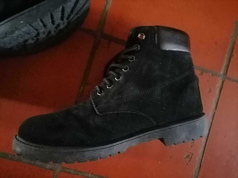 Botas Camurça impecaveis 43