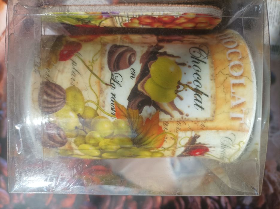 Форма для пиццы и чашка