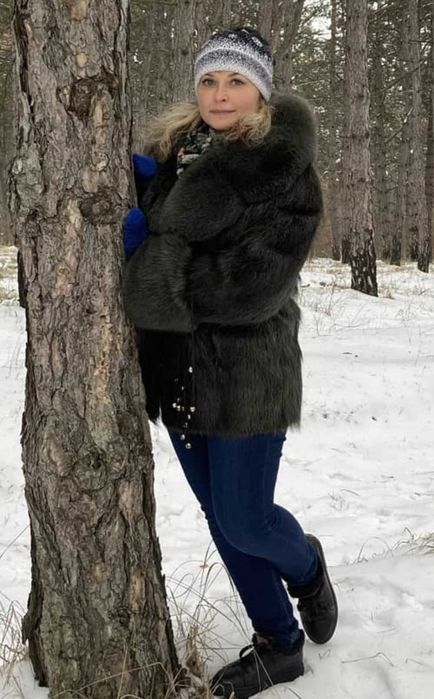 Шуба (рост 158) - основа нутрія;  рукава та воротнік - песець