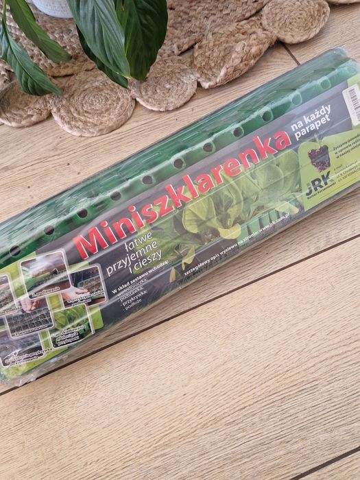 Miniszklarnia na parapet z podłożem