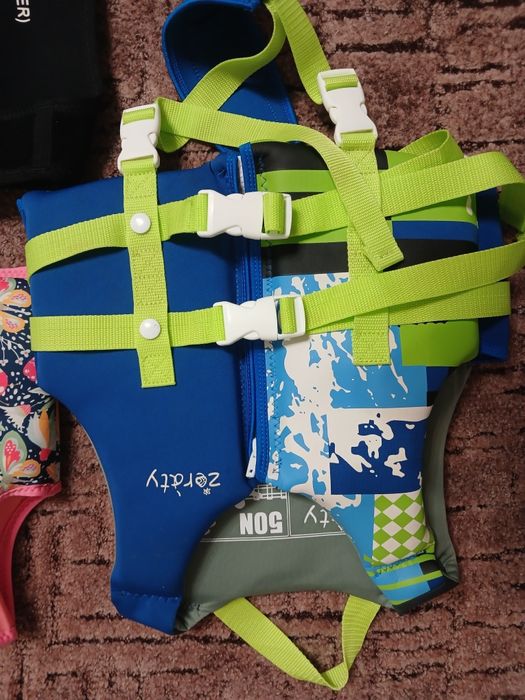 Дитячі рятувально-страхувальні жилети та для аквафітнесу.