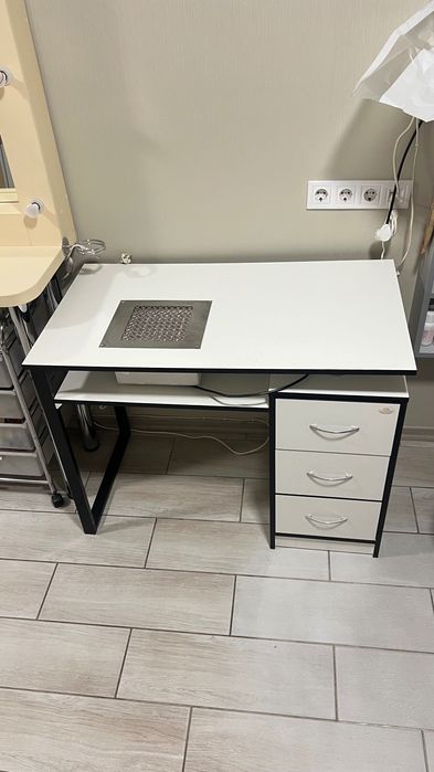 Продаж меблів для салону краси