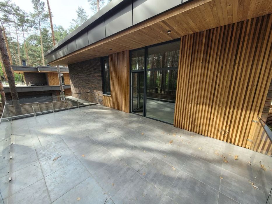 Люксовий будинок в оточені соснового лісу, Білогородка