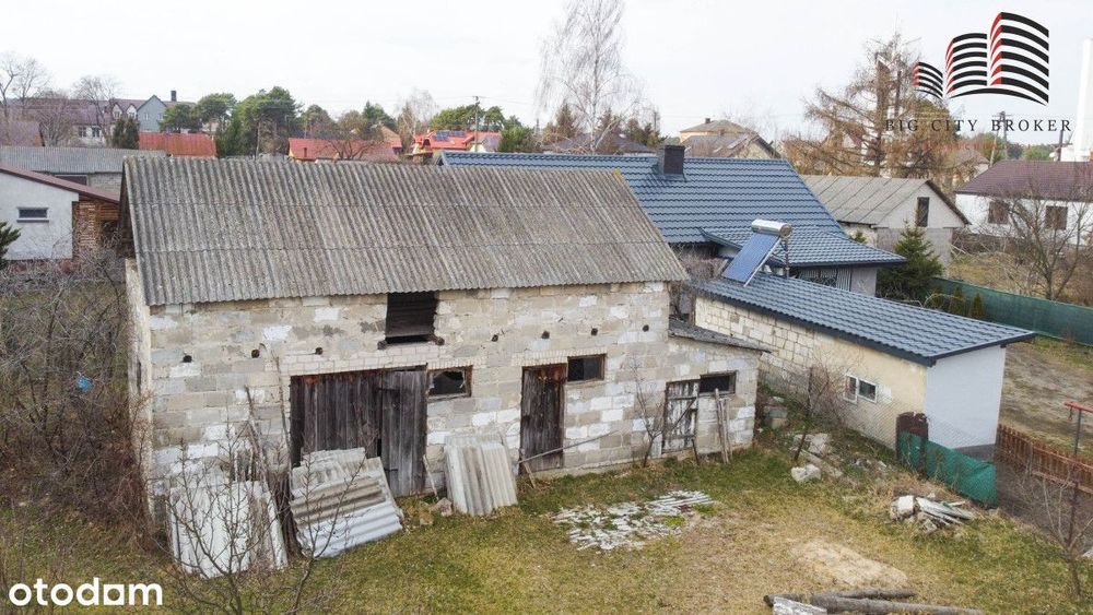Dom z budynkami gospodarczymi nad Bugiem