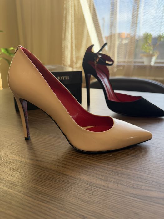 Cesare Paciotti туфлі човники лодочки 38 р