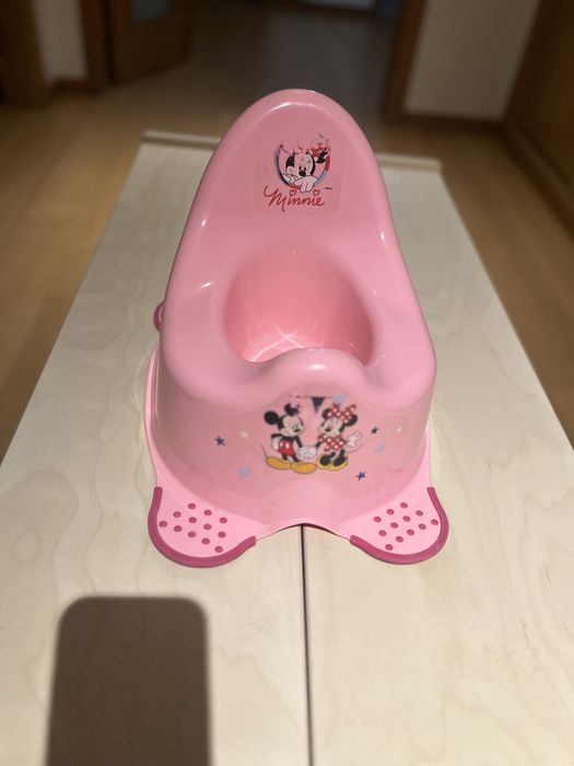 Bacio infantil Mickey Mouse e Minnie