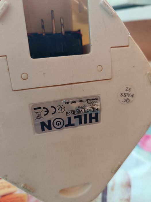 Неробочий електрочайник HILTON WK 9224 на запчастини або відновлення