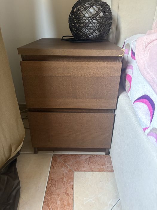 Cama de casal + duas mesas de cabeceira