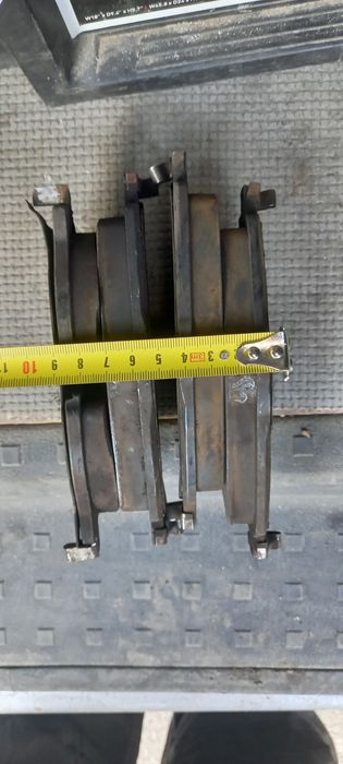 Продам тормозные колодки Caddy