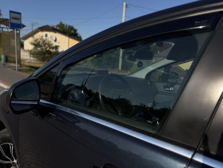 PEUGEOT 5008 2012