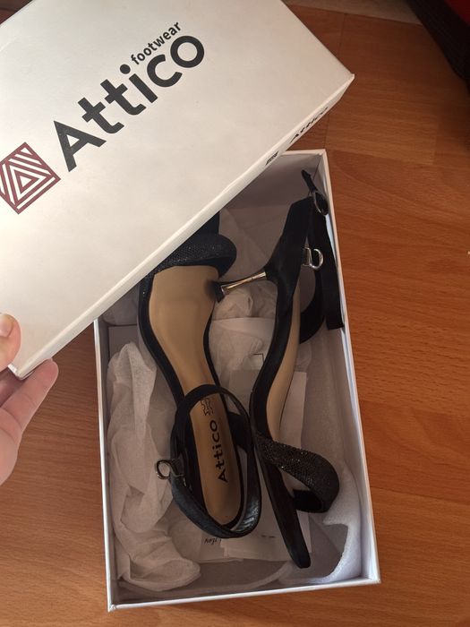 Босоніжки Attico