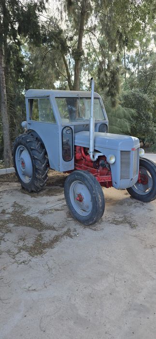 Trator classico Ferguson 35