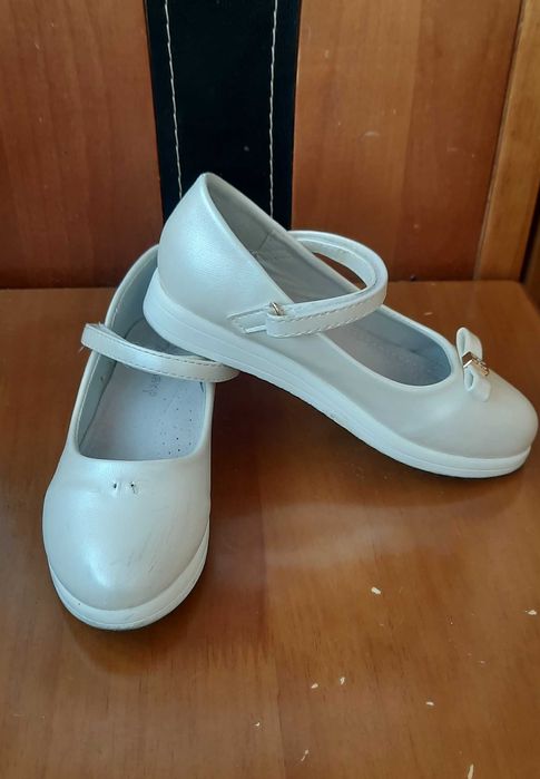 Кросівки, сандалі на дівчинку