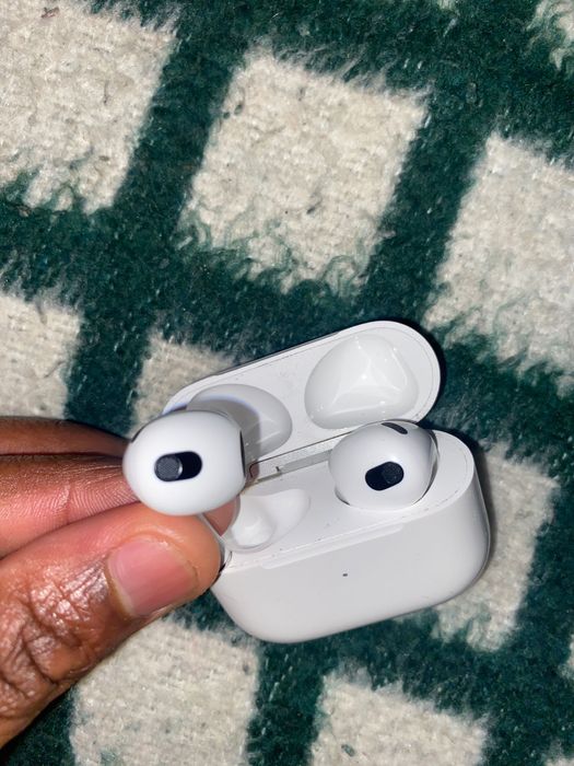 AirPods Model 2022 Apple64737978871299121