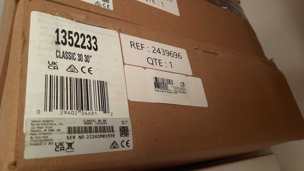 Silnik elektryczny Minnkota Classic 30 lb model 1352233 12V 30A  oryginał w kartonie sklepowym  nie otwierany